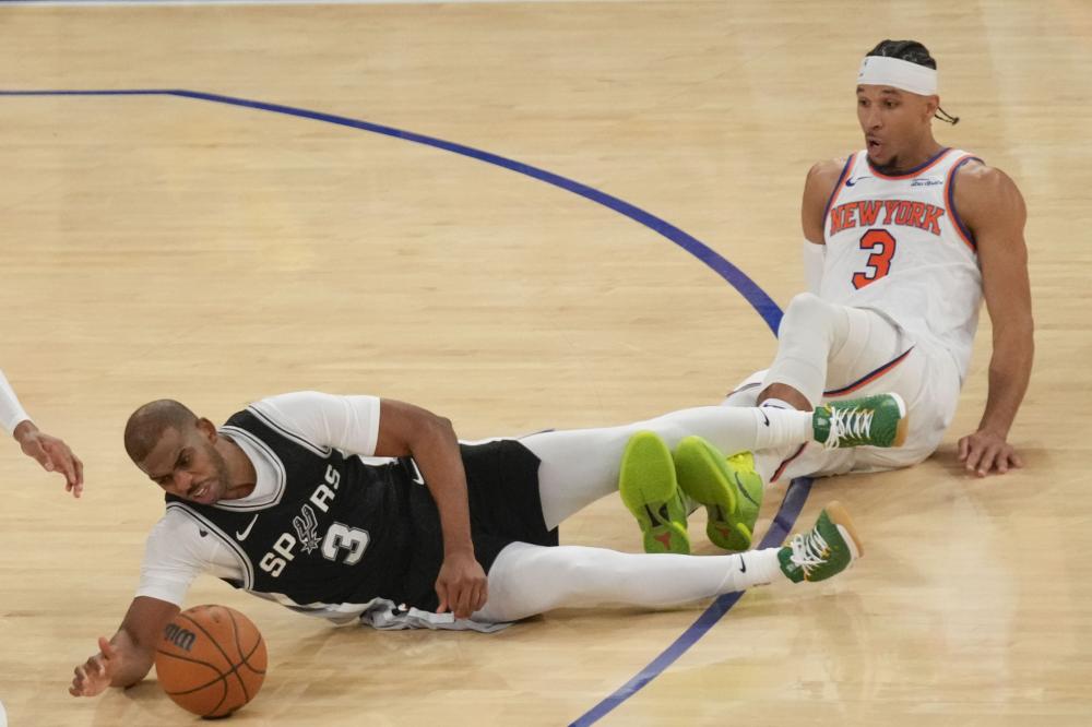 拥趸热泪盈 拥趸热泪盈