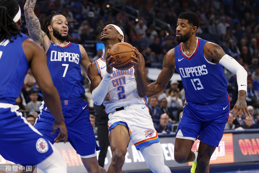 他在婚礼上 他在婚礼上